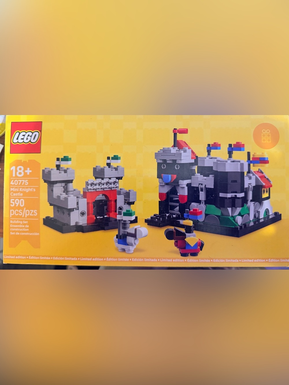 LEGO Mini Knight's Castle Set - Gray, Red, Black, Blue
